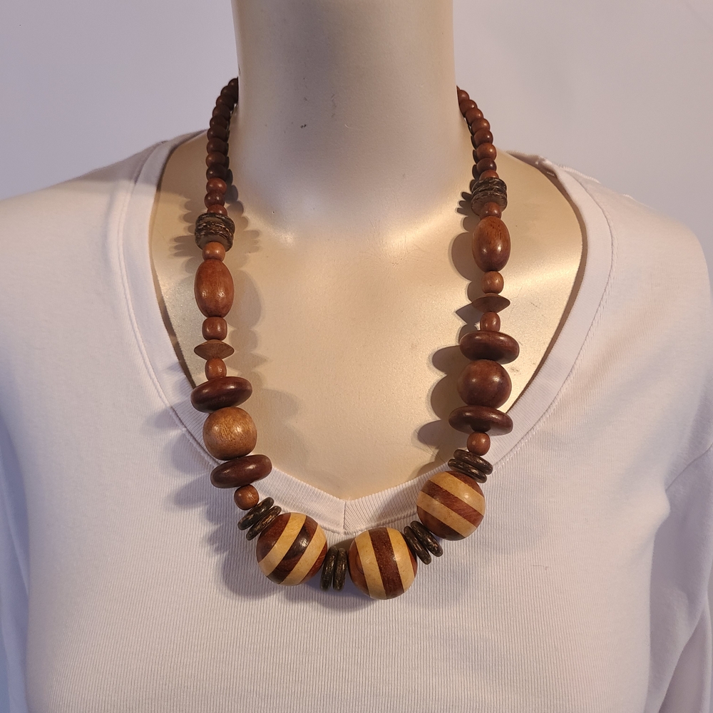 Chic Wooden Beaded Necklace